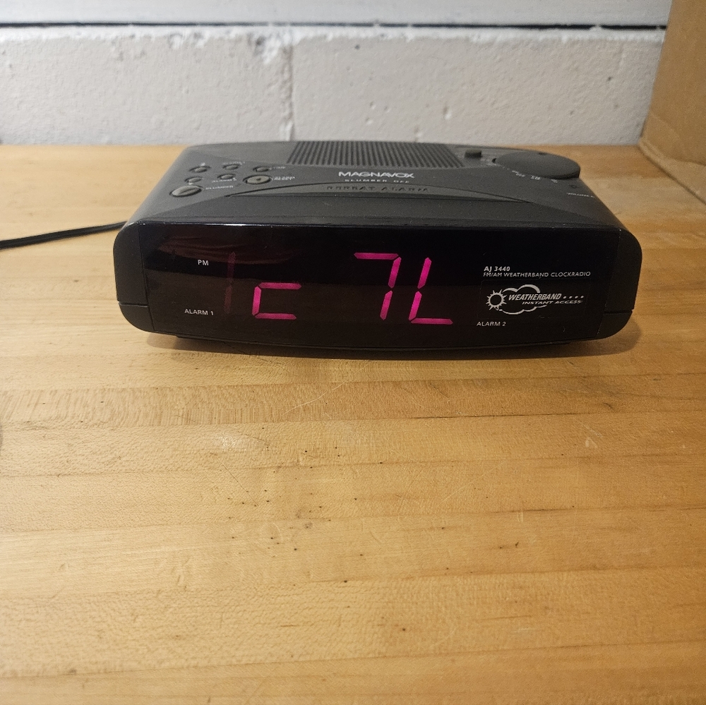 Magnovox AJ3440 Dual Alarm AM/FM 90’s Weatherband Clock Radio Tested&Works Vtg